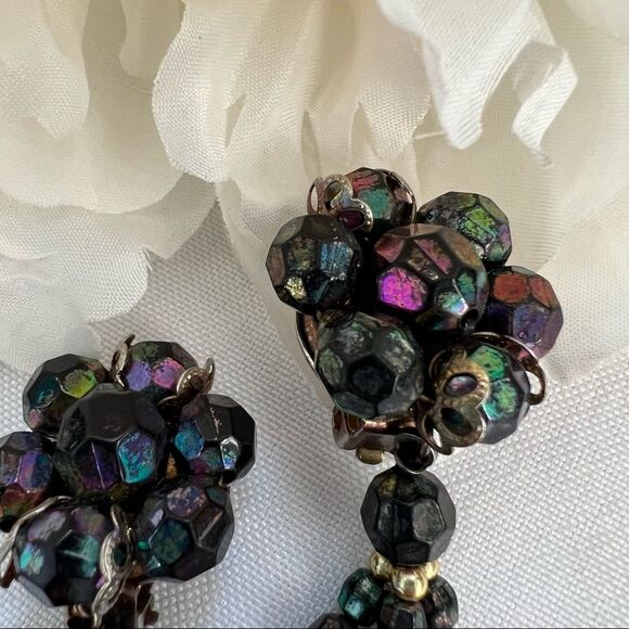 Vintage Aurora Borealis Clip Earrings Purple Gold Tone Gems - Picture 4 of 5